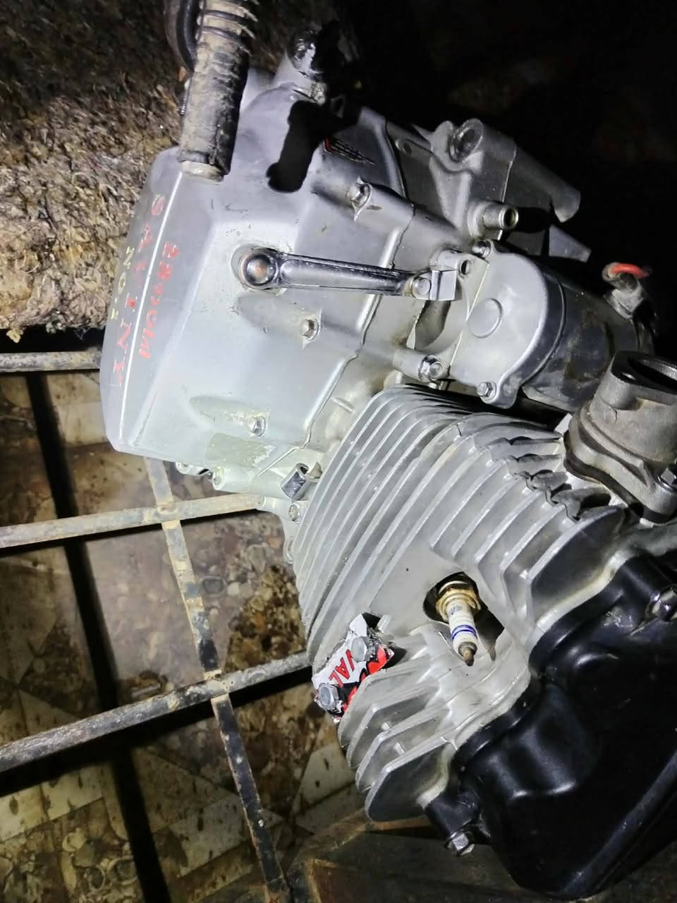 اسلام عليكم محرك سيفان مديل 2021 باب اول شغال سلف شغال صوت اخرس فقط يعوزو قاعدة مال تبريد السعر خاص او الاتصال على الرقم ***********
