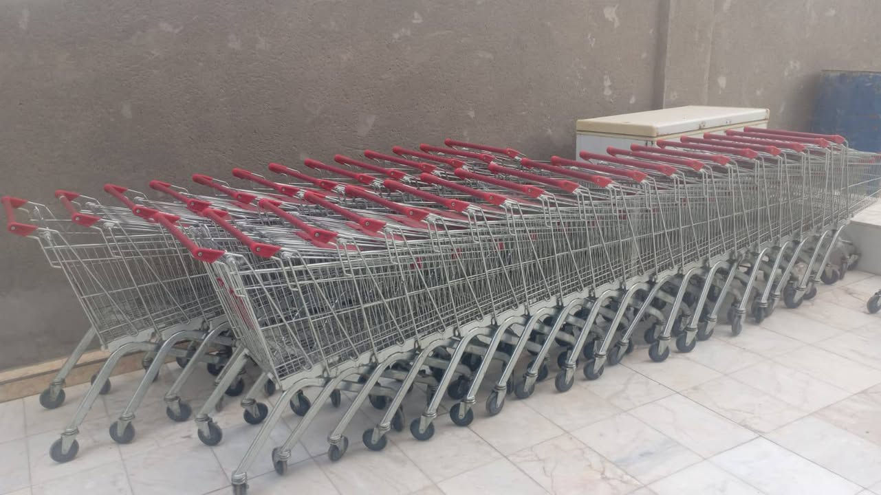 للبيع عربات تسوق العدد ٣٣ مكان ديوانية عفج اتصال ***********
