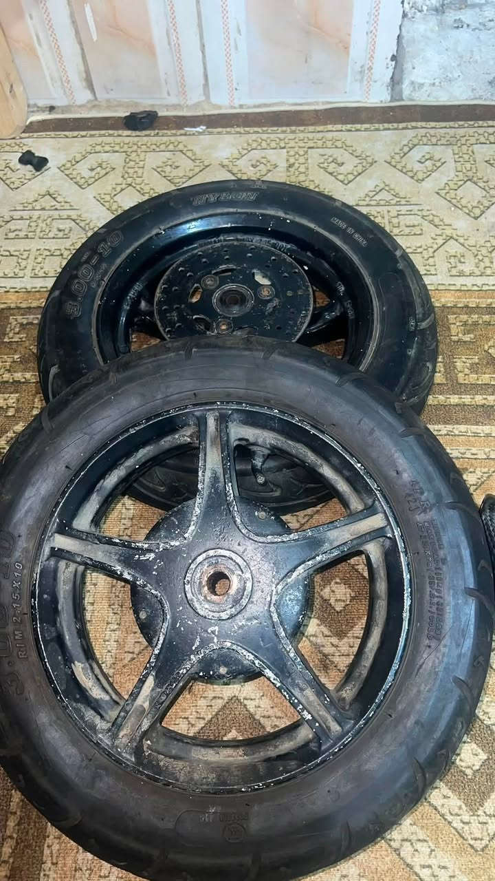 كابريتر حاويه سكنس عام يشتغل و ثعلب 
زوج وياله هنه و تايراتهن يرهمن ماكس بـ انواعها
صالنصه كاربون فايبر ترهم ماكس سكنس ثعلب 
قيم باليرضي الله و اخذهن
واتساب ***********
