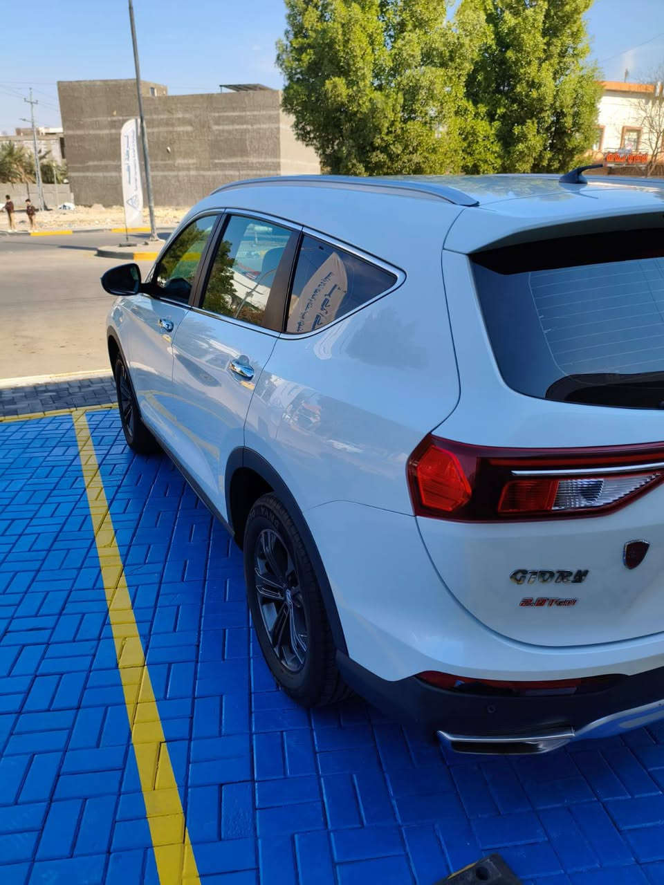 سلام عليكم مكلف بل نشر سياره دونك فيونك ix7سبعه راكب موديل 2023 سياره جديده 
كفاله عامه سياره فول مواصفات للأخير 
رقم بغداد مكان ال سياره البصره المعقل 
رقم للتواصل معه راعي ال سياره 
*********** البصرة, العراق
