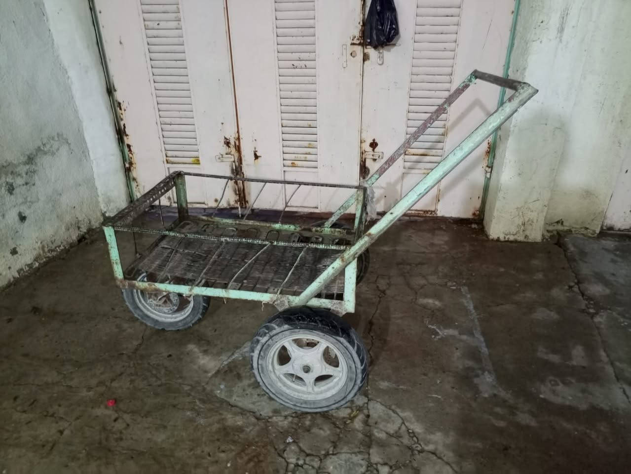 سلام عليكم عندي هاي الأغراض للبيع ***********
