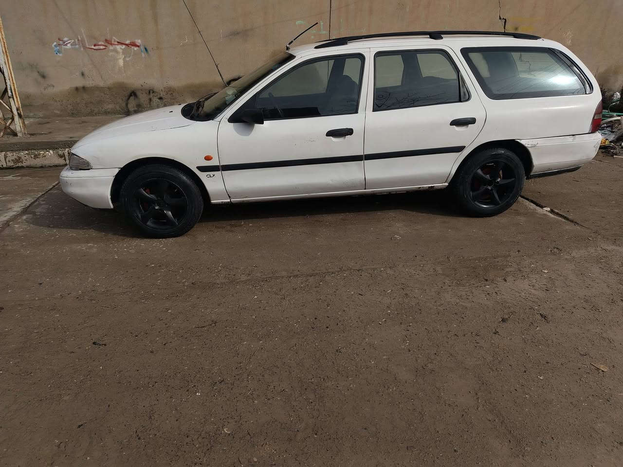 فورد مونديو موديل 1994. رقم جديد سنوية 2030 هزة جديدة. كير ومحرك  شرط. طخم تايرات جدد. دوشمة جديدة. كابون بنزيل. شرط التحويل. للتواصل الاتصال على. ***********   ////  ***********  / السعر 28 وبيها مجال
