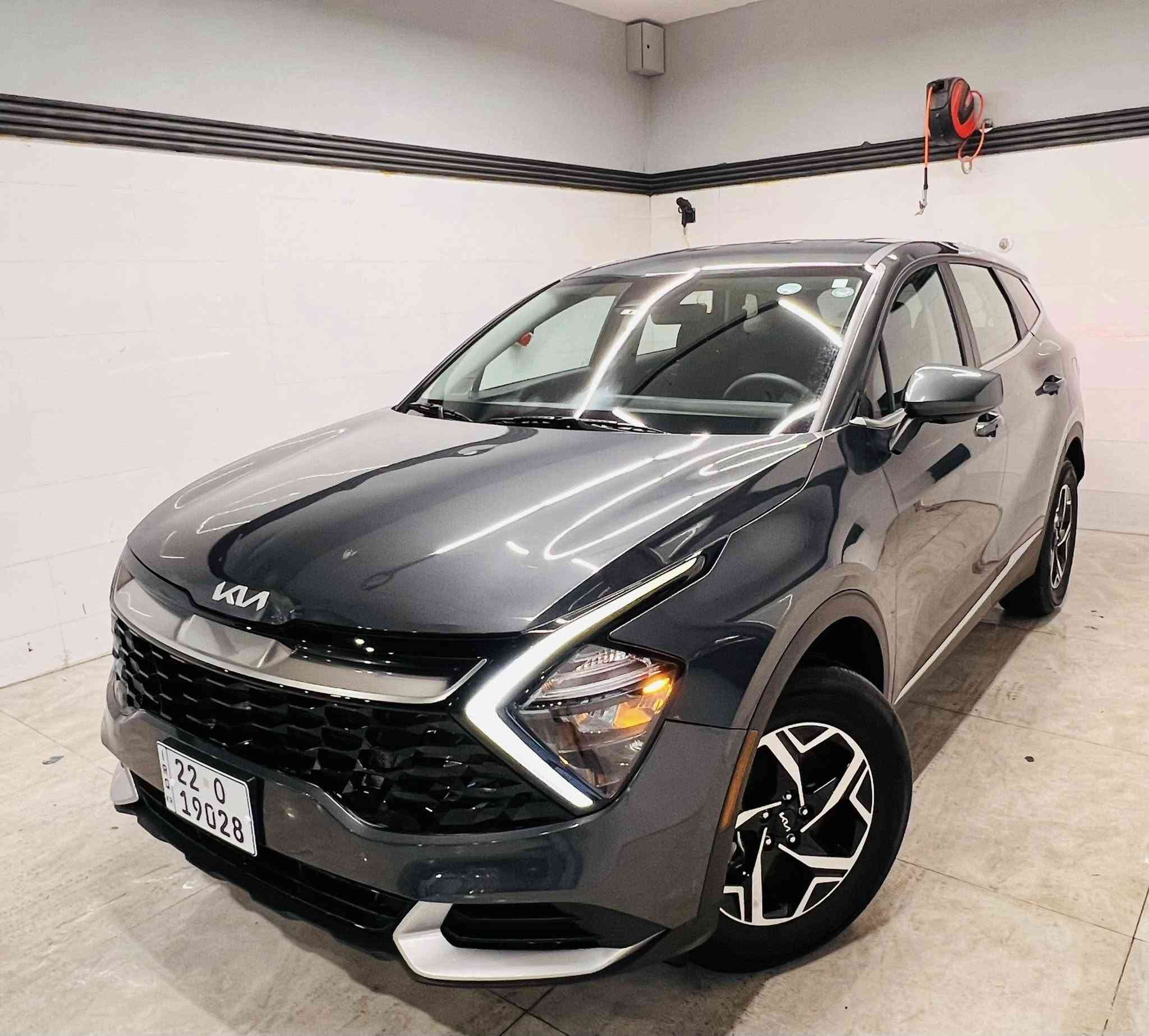 سلام عليكم. سبورتج 2023 مواصفات 4x4 السيارة بدون ضرر فقط تخريب مفتوح الدعاميه ونفسه مشدوده ورصعه بلتكمه مبينه بلصور السيارة بدون تصليح بدون تكحيل بدون تبديل شرط الفحص سونار قطره صبغ ماكو ولا تعديل كله كفاله عامه بلادي ماشيه 19 الف سعره 195  بيه مجال *********** مكاني كاظمية
