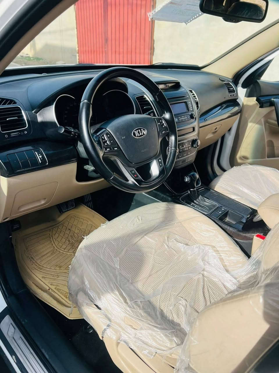 السلام عليكم
*سورينتو 2015  V4
وارد خليجي 
بدون صبغ
طخم جديد _گير_مكينة _شرط
7 راكب _رقم أربيل جديد (دولي)
تحكمات ستيرن
أنظمة قيادة 
إيكو 
بصمات اثنين 
مري شفط
حساسات امامية _خلفية
هزة إلى شهر الخامس 2026 
سنوية جديدة 2030 
ضررها موضح بالسونار…
الچاملق الخلفي من جهة السكن
مكاني :الموصل
رقم الموبايل ***********
