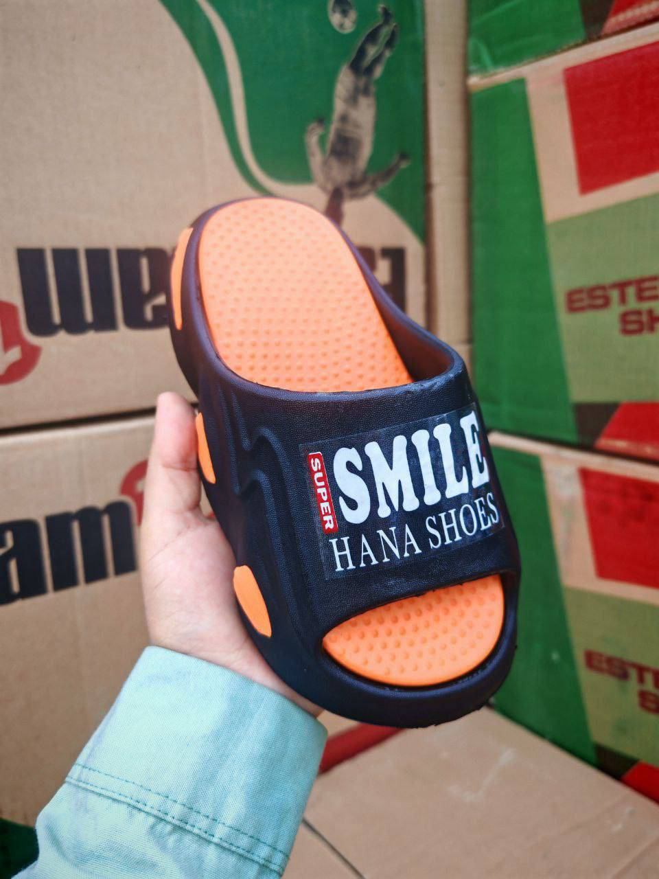 جملـــــــــــــــــة فقـــط ❗
سليبرات رجـالي/شــبابي/ولادي اصلي 
رجــــالي 16 قطعة بــــ47 الف✅ 
شــــــبابي 18 قطعة بــــ47 الف✅
ولادي 24 قطعة بـــــ56 الف✅
مـــتوفر لــدينا توصيل📌
للحجز والاستفسار مراسلة الصفحه 
او الواتساب: ‏ 
***********
