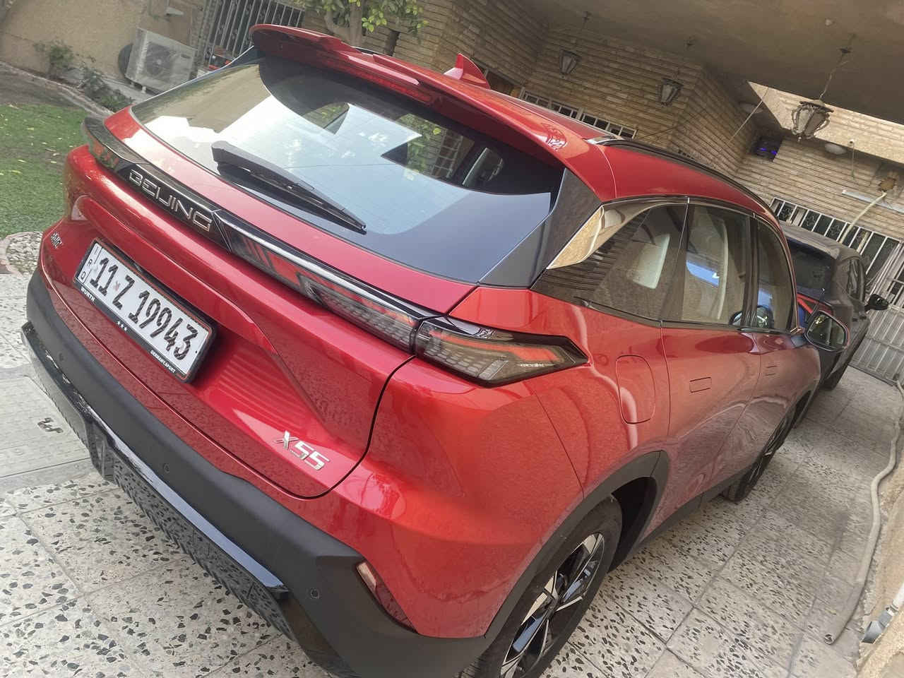 السلام عليكم 
ارخص بايك بالعراق كلة جوة سعر الشركة ب 3 ملايين 
سبب البيع لغرض السفر سيارة جديدة وبالعافية على الياخذها ————-
بايك x55ii موديل 2025 (بورش الصيني)
سيارة رياضية وفول مواصفات (مواصفات خيالية) 
ماشية 5000 بسمي رقم بغداد حرة
عارضها ب 27 ميلون 
سيارة جديدا بعدها شركة عدة شخط بالدعامية وممصلحة
علما بيها ضمان لمدة 3 سنوات 
مكاني بغداد الغزالية 
للاستفسار *********** تحياتي
