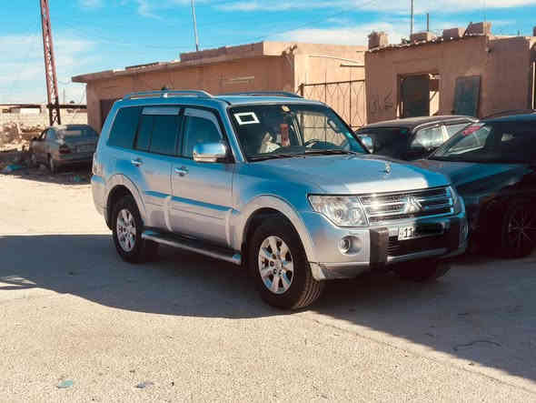 السلام عليكم 
باجيرو 

(حبتور GLS )

مديل 2008

رقم بغداد تحويل مباشر 

فول مواصفات 

تحكم ستيرن جهتين 

كروز سرعه

ثلاجة 

دمام خلفي 

كشنات جلد والكشنات كهرباء 

داخل بيجي 

مكينة 6 سلندر حجم 3000

فور ويل 4x4

دبل كير 

شاشة 

كامره 

سستم سماعات دمام 

لايت زنون 

لد امامي 

زراك لايت 

ويل كب كروم 

مري شفط كهرباء 

حساسات 

السيارة ماشية 110 كيلو 

السيارة جاهزة 

فقط دعاميات صبغ 

السعر 135 

العنوان الانبار عانه 

***********
