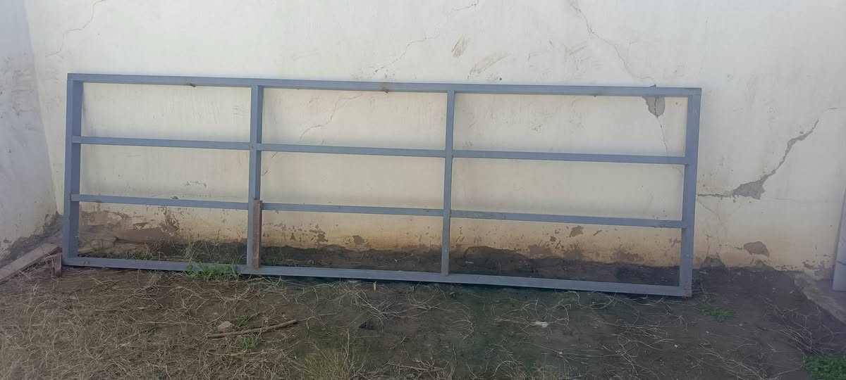 السلام عليكم للبيع حديد طول 360وعرض 110 رقم الهاتف ***********
