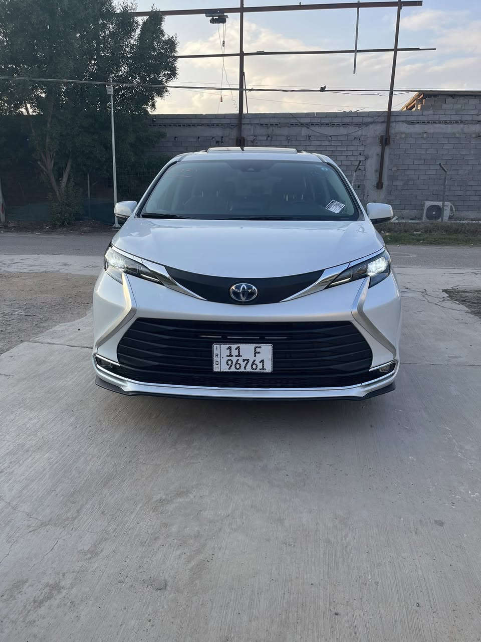 السلام عليكم
تيوتا سينا 2024 XLE بلاص هايبرد وارد امريكي
حجم المكينه :2500 
المسافه المقطوعه : 14 الف 
الضرر: تبديل قبق جنطه نفس اللون بدون صبغ 
الايرباك : دركه 

موصفاتها
1.فتحه 
2. شاشه 
3. هندبريك بصمه
4.كشنات جلد
5.بصمه 
6. بصمة ابواب
7.كشنات كهرباء 
8. هيترات بالكشنات
9. بيبان + الصندوك كهرباء
10. رادارات 360
11. كشافات
12. لايتات لد 
13. بكلايت لد مسطره كامله لكزز
14. ثلاث قطع تبريد
15.شحن وايرليس
16.انظمة سياقه عدد 3
17.بردات خلفيه

                السعر 330$
تفاصيل اكثر الاتصال ***********
مكاني بغداد الكرخ
