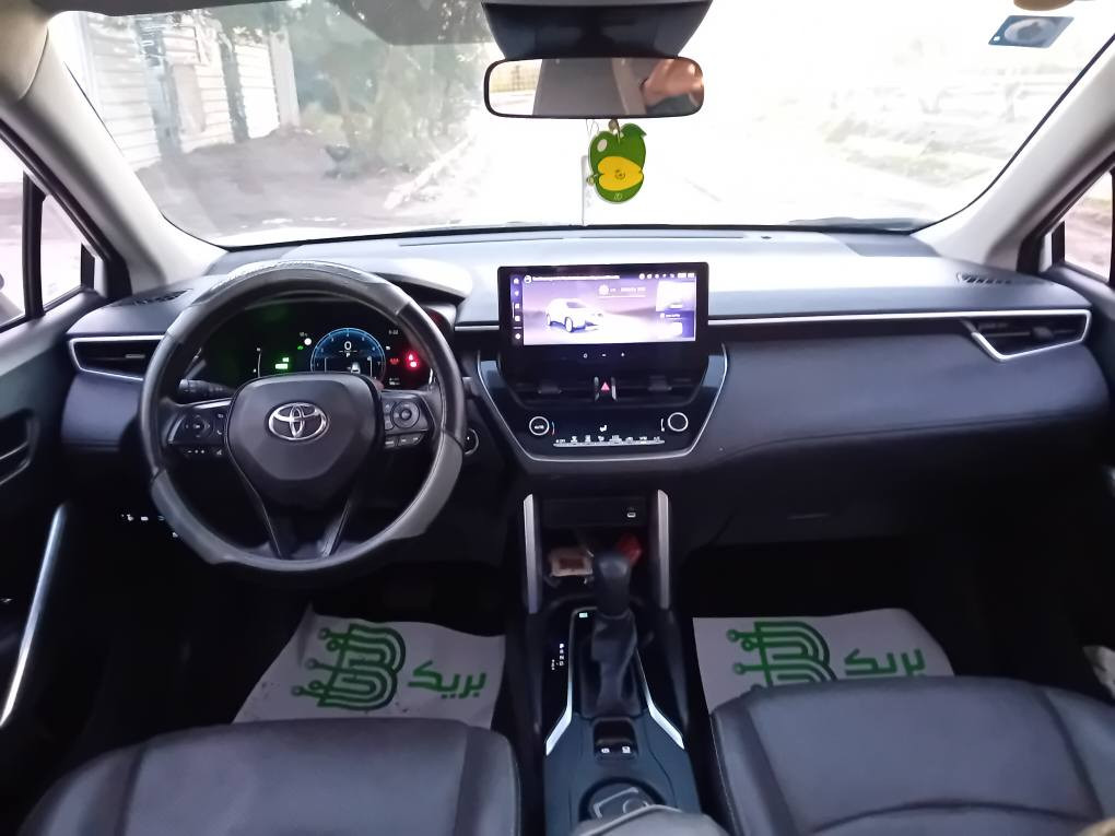 السلام عليكم للبيع كورلا كروس 2024 وارد خليجي(صيني) هايبرد ماشية 38 الف كيلو فول موصفات السيارة مشتريها زيرو على ايدنا من شركة باركود مكفولة كفالة عدا شخط صغير موضح بصور عارضها ب 25 مليون  مكاني بغداد حي الجامعة 
للاتصال *********** بغداد, العراق
