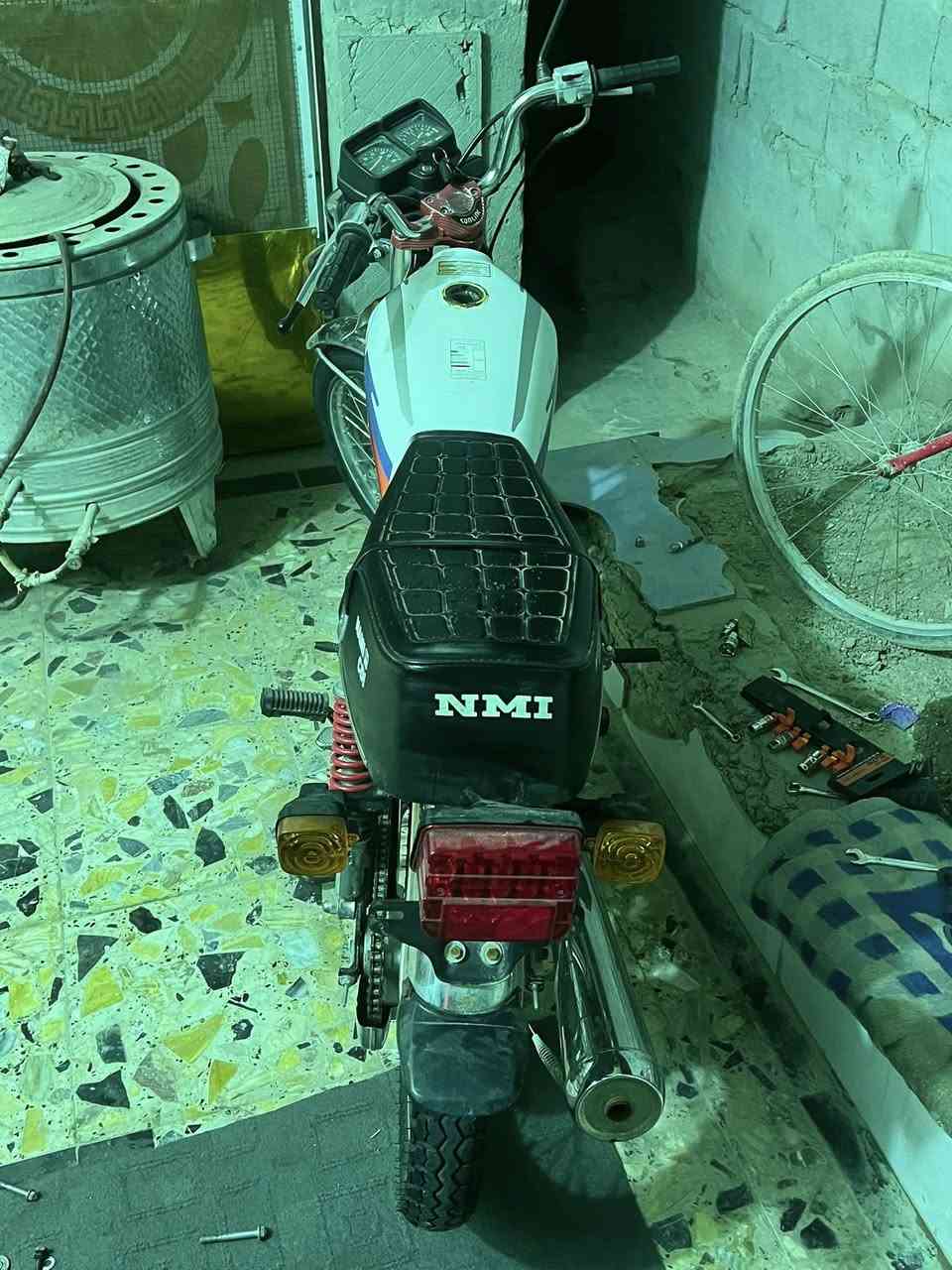 السلام عليكم للبيع ايراني شاصي ارشا 21 تعمير نامه شلامجه اصلي 25 دراجه جديده ماكني البصره الزبير السعر 1800 رقم تلفون ***********
