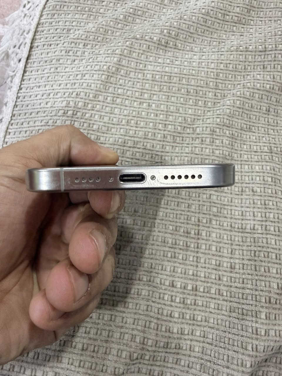 ايفون 15برو ماكس ذاكره ٢٥٦  مكسوره الشاشه وما مفتوح الجهاز
بطارية ٩١ 

الجهاز كلش نظيف 

سعره ٦٥٠اول شخص يحجزه بالعافيه عليه 

للتواصل خاص او اتصال ***********
