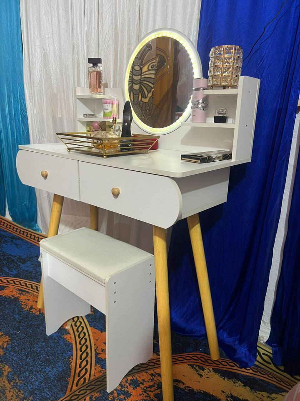 🖤🖤ميز مراية بشكل مميز 🖤🖤
🔴 اللون ابيض
🔴 قياس 80×40×120
🔴خشب ام دي اف 
🔴مرآة مع انارة لد مع طابورية 
✅️السعر  ٧٥ الف والتوصيل مجاني 🔥


**إذا كنت صاحب هذا الإعلان وتريد حذفه لأي سبب، رجاءا أرسل رسالة إلى الدعم الفني**