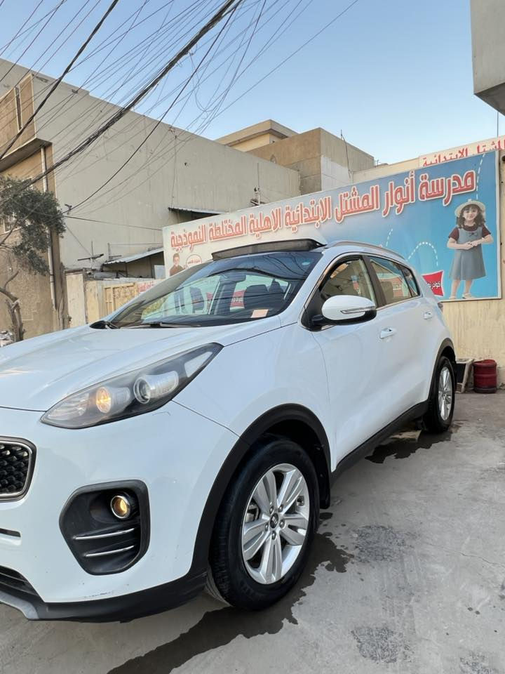 السلام عليكم
للبيع 
كيا سبورتجً خليجه 2018 محرگ 2000 دوشً 
لون ابيض  / قماره بنوراما  

بيها صبغ جاملغ ايمن  
  سونارات بلمنشور بدون اي دواخل 
محرگ كير  صدر كفاله 
بلادي جاهزه  سياره رقم سيلمانيه هزه وفحص  ورقم جديد 
باسمي  شخصيا تريد تحويل تريد وكاله 
السعر174 مجالها حگ الجيه 
مكانها بغداد المشتل او شارع فلسطين
  واتساب واتصال  
***********
