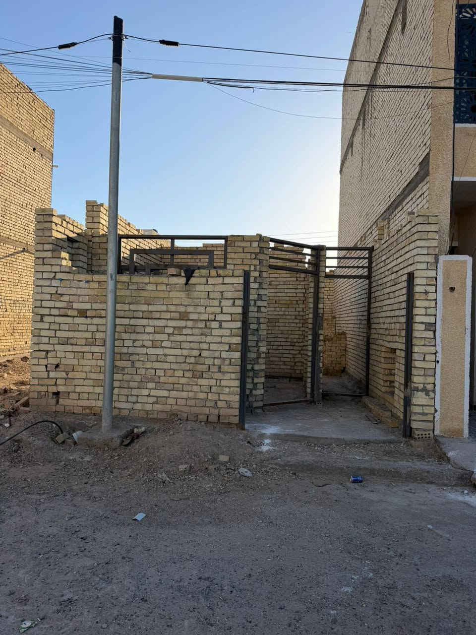 السلام عليكم ، هيكل 50 متر بدايه المهندسين ، خلف السده ، يبعد 100 متر عن السده ، كامل خدمات ، السعر 32 بي مجال ، *********** ، ***********
