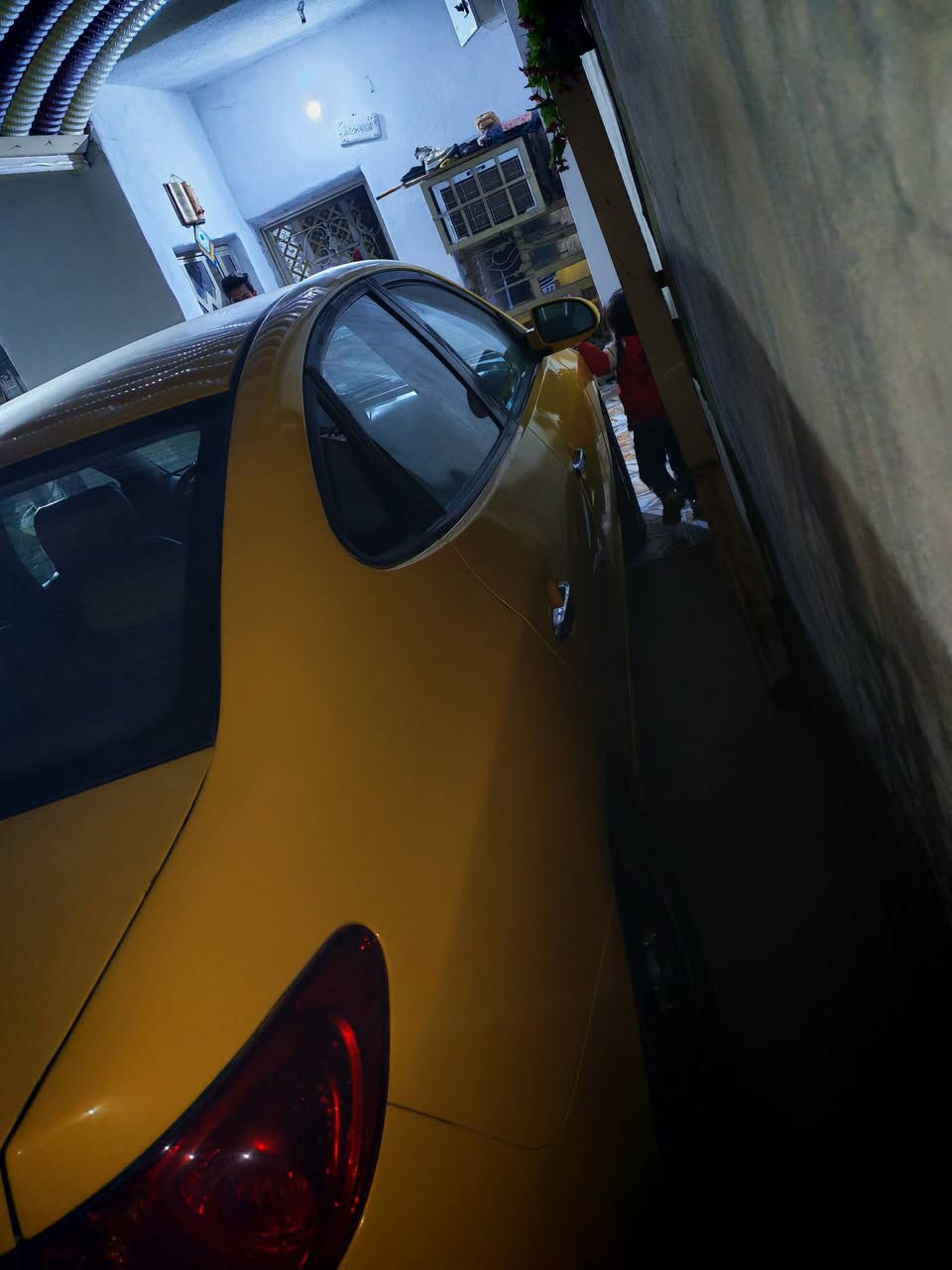 الانترا 2009 محرك 2000 دوش سياره خير من الله  بس شامله قيم السائق يا عنوان بغداد جسر ديالى القديم0781 658 1040
