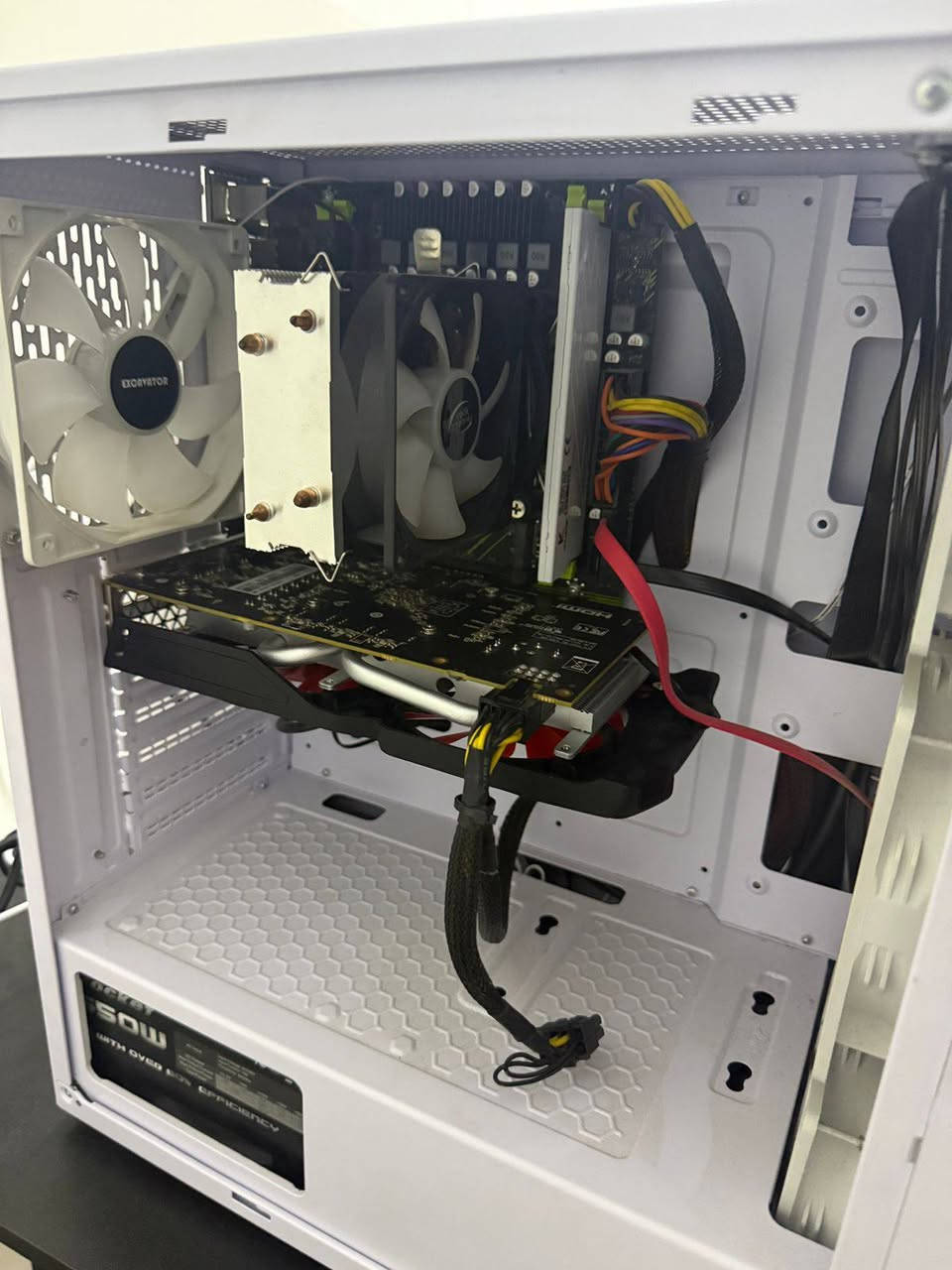 السلام عليكم تجميعه للبيع 

مواصفات 
معالج intel xeon 2660 v3
كرت الشاشه rx580 8g xfx 
رام16gمكتبي يعني اذا تريد تبدل معالج بل مستقبل ما تواجه مشاكل 
مذربورد x99 
هاردين يجي واحد تيرا hdd شركه adata شركه معروفه بهارداتها الله يشهد اخذته 80 الف سرعه وعمر ما تخاف عليه والهارد الثاني ssd 128فقط مسوي للنظام 

مكاني صلاح الدين يوجد توصيل لجميع محافظات العراق سعر 450 وبيها مجال للشراي رقم واتساب ***********
