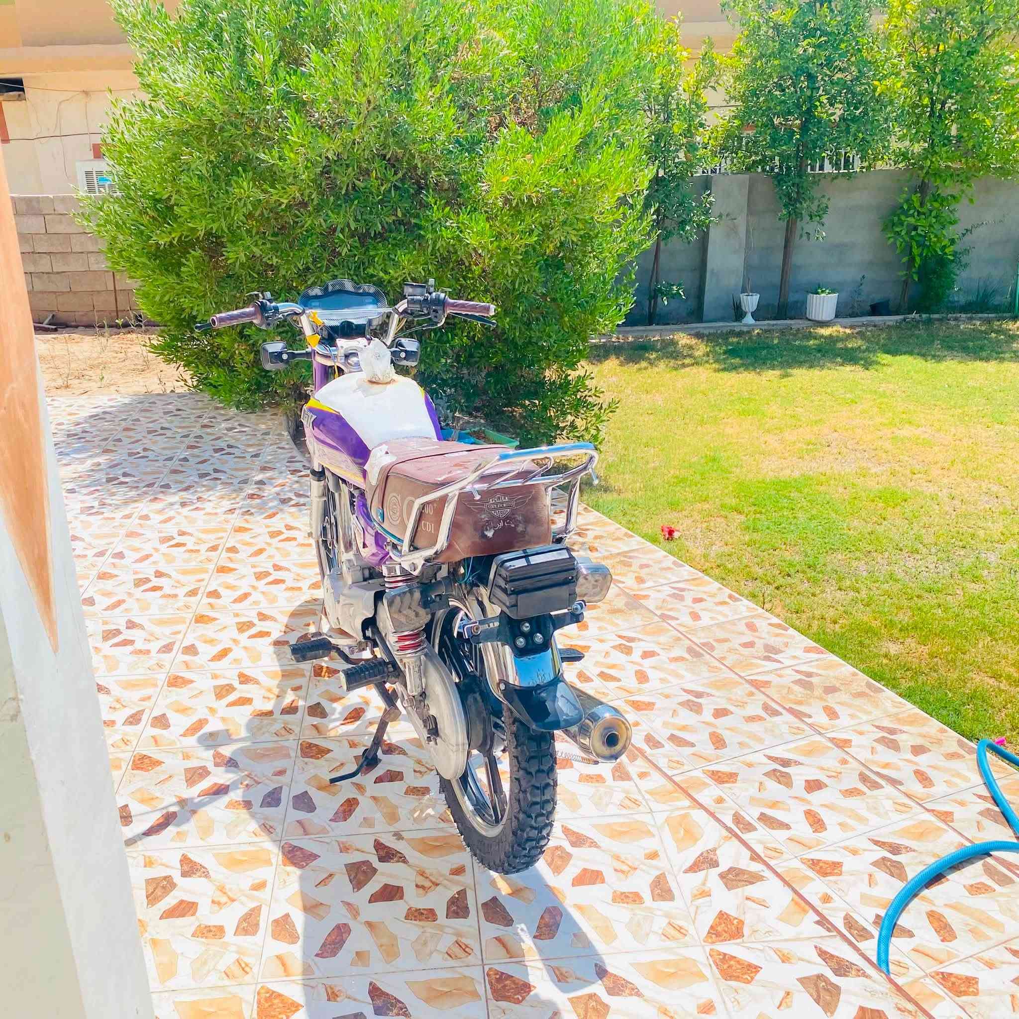 سلام عليكم للبيع دراجة ٢٤مكفولة محرك ٢٠٠ نقص بس قبق تانكي السعر ٥٢٥وبيه مجال
***********
