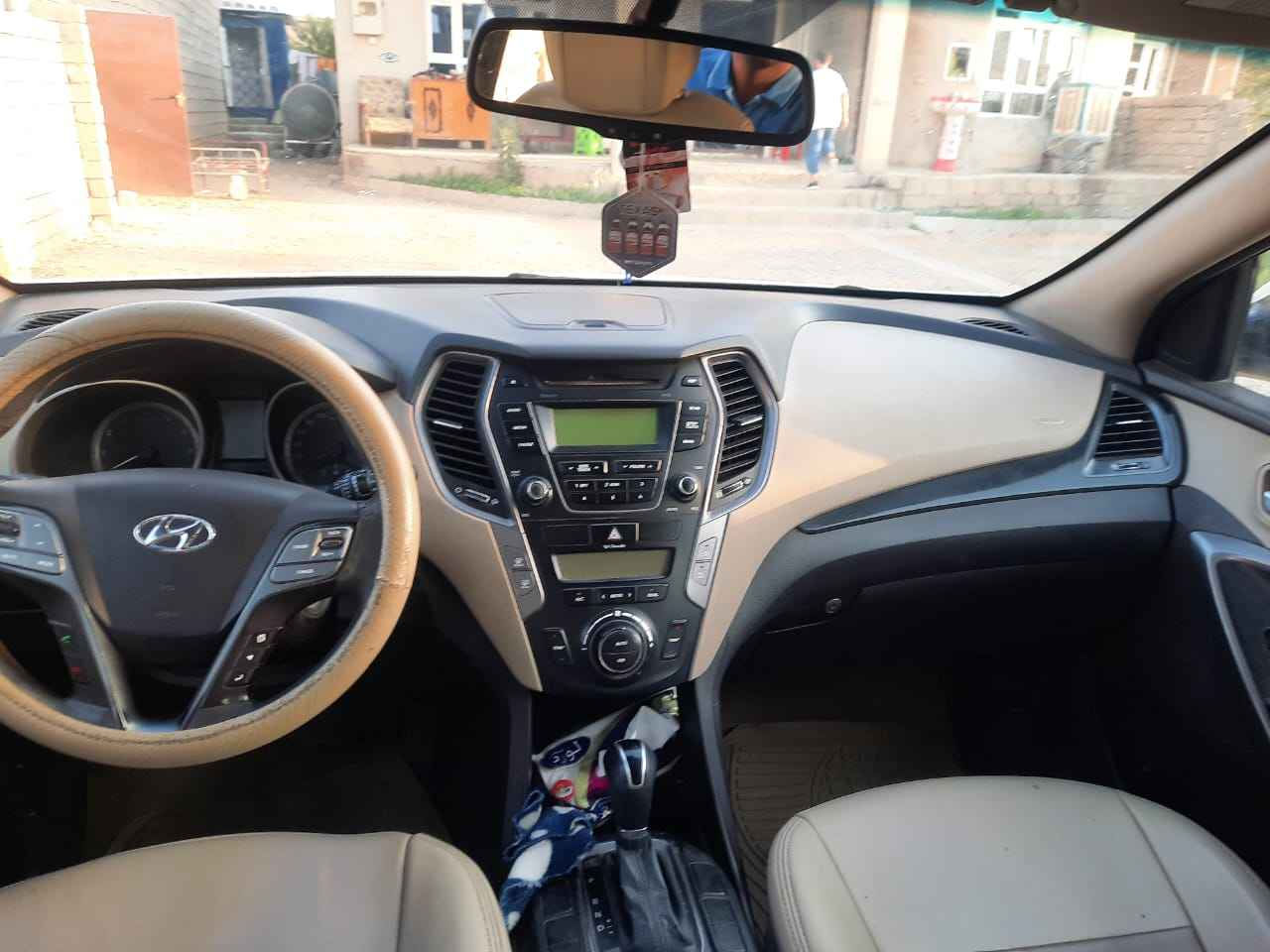 سنتافي ٢٠١٣  رقم العراق دهوك:
-ثلاث مقاعد ٧ راكب
-اربع سلندر 
-تبريد مركزي ثلاث قطع
- ماشية ٢٧٦٠٠٠ كم
- بطاقة وقودية(كابون بانزين)
-محرك مفتوح
-سنوية باسمي شرط تحويل 
سعر ١٦٠٠٠ دولار(دفتر و ٦٠ ورقة)
مكان سنجار/ناحية الشمال
للتواصل يرجى اتصال بأرقام أدناه:
*********** / *********** سنجار, نينوى
