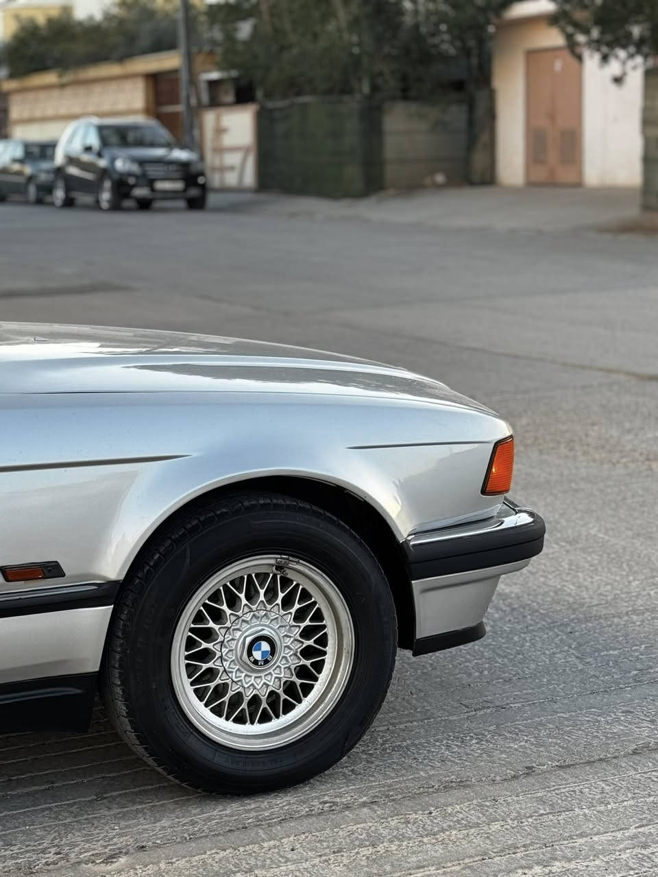 مساكم الله بالخير
للبيع bmw 735i موديل 1992 

فول مواصفات

السياره جاهزه من كلشي  

السياره رقم بغداد لون سلفري

مكينه كير كفاله  حداديه جديده تبريد ثلج كلش بارد جديد و جاهز و شغال

تخم تاير جديد 

⚙️⚔️المواصفات:؛

🧨فتحه سقف

🧨كشنات جلد كارتيره

🧨مكينه 3500مفتوح

🧨تخم ويل خليه حجم ١٥ مع تخم تاير جديد

مكان السياره النجف الاشرف

السعر( 65 )و بي مجال بسيط للشراي

مكان السياره النجف ***********
