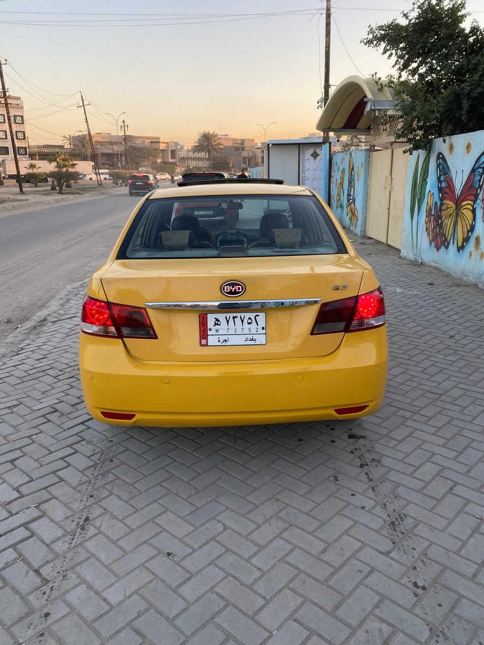 سلام عليكم بي واي دي g3 موديل 2013 كير عادي المرغوب بيها ثلاث قطع صبغ صدر امامي خلفي جديد تبريد ثلج ❄️ كير ومحرك خير من الله داخل فول نضيف رقم بغداد سعر 50 وبيها مجال العنوان بغداد البلديات ***********
