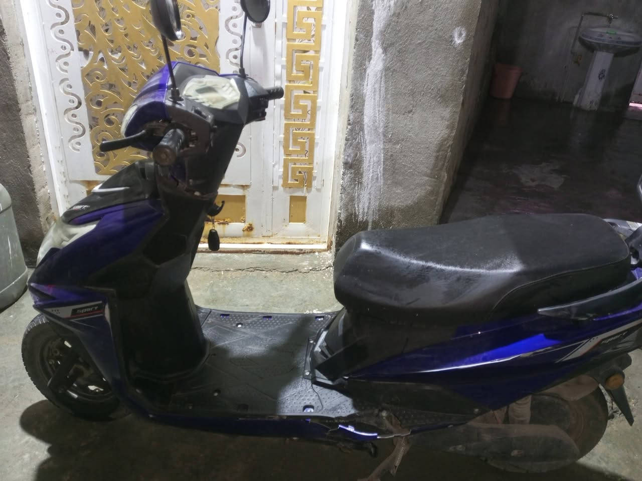 السلام عليكم... موطور شحن سبورت بطارياته شغالات نضيف استخدام 5اشهر فقط الضرر الي بي بس الصفاحيه مالته متهشمه ول ابريك الامامي ميشتغل رايده 350وبي مجال لل استفسار رايل الصفحه او ع رقم ***********
