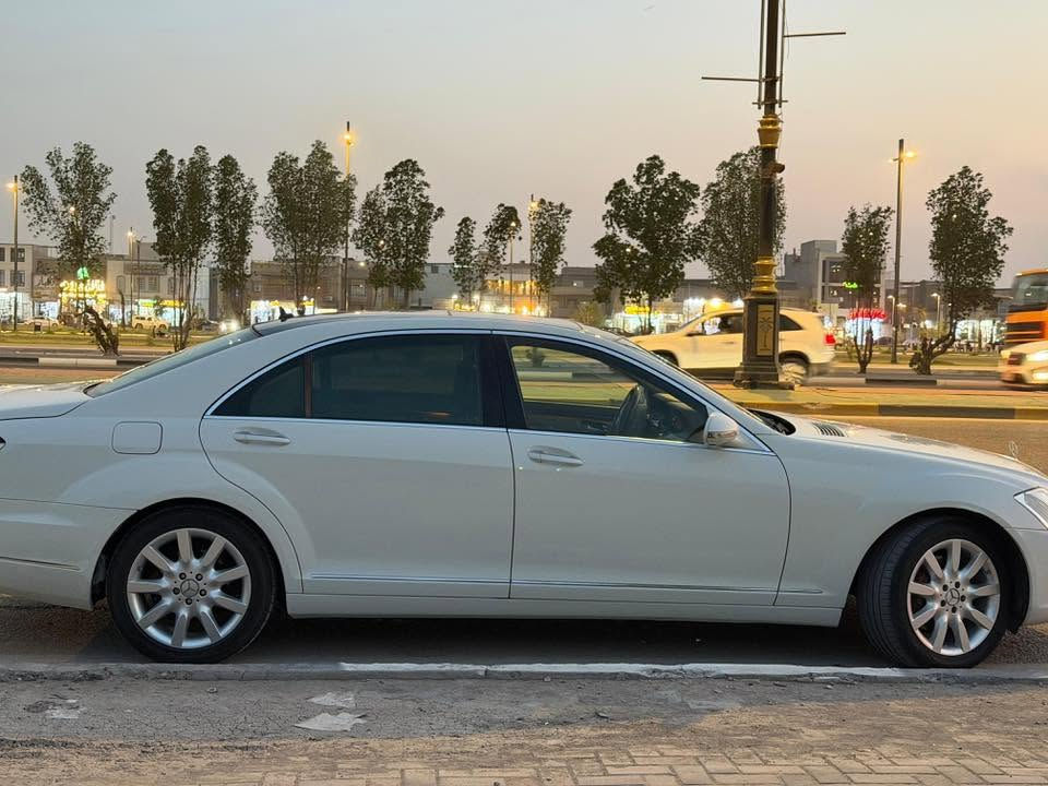 مارسيدس 2009فئة  s350 السيارة راح اكتب كل تفاصيلها  من تخابرني لا تسأل على شي كاتبه مكفولة من الكصة وكير ومكينه كفاله فقط مكينه ٦ سلندر دواخل عسلي بيبان شفط جنطة شفط السيارة جاهزة من كلشي اي نقص ما بيها حداديتها تخبل مكينه جديدة وبيها ادامه وياها رقم بغداد أنكليزي كلك وسنوية سعرها ب٧٠ مكاني البصرة ***********

