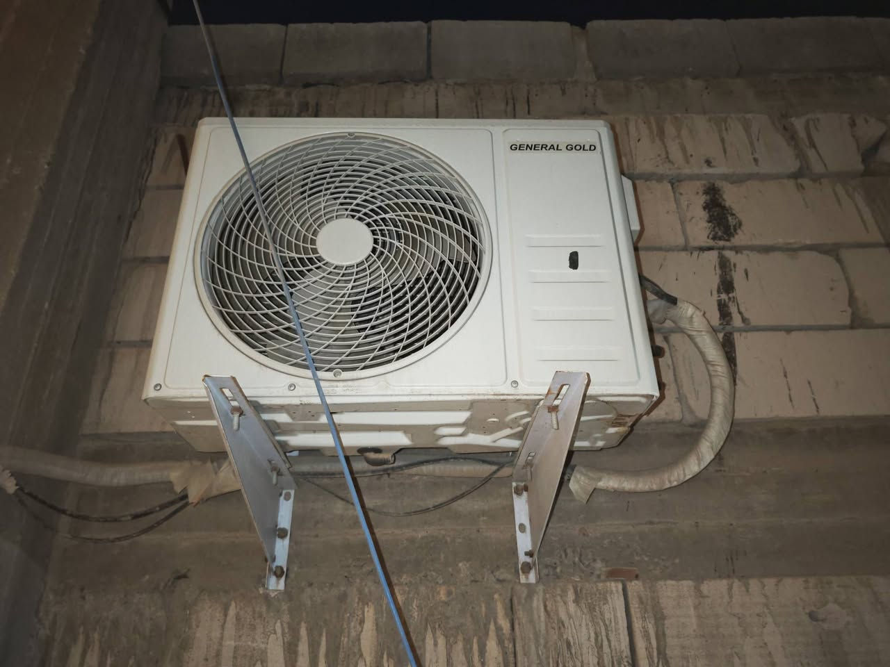 السلام عليكم سبالت 2للبيع نضيفات ما بيهن شي سعر الواحد 275الف ستفسار ***********
