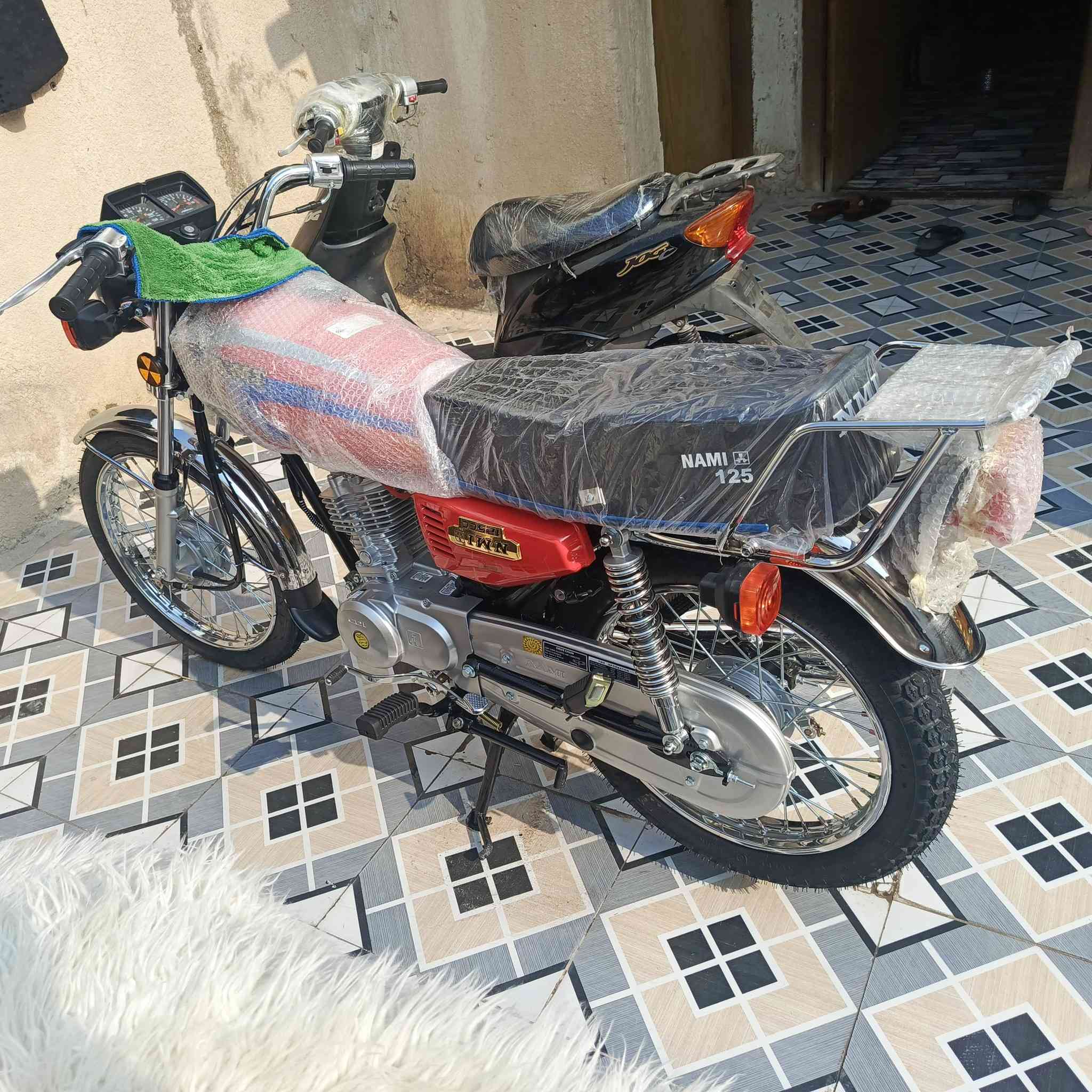 دراجه نامه شلامجه جديد وكاله كفاله وراق سبعه سحب ملوين بيه مجال صاله 20يوم دهن شركه سعر ملون بيه مجال ***********
