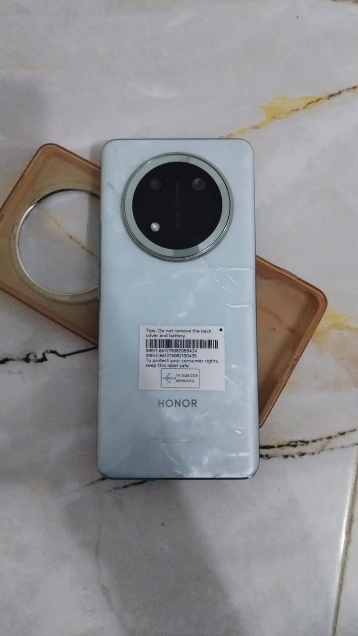 للبيع Honor X9c نسخة 256GB
الجهاز استخدام 4 أشهر فقط، نظيف جدًا وشغله ممتاز.

المواصفات:

- معالج Snapdragon 6 Gen 1
- ذاكرة 256GB
- شاشة AMOLED حجم 6.78 بدقة عالية و120Hz
- بطارية 6600mAh تدوم طويل
- شحن سريع 66W
- كاميرا 108MP
- بصمة سريعة داخل الشاشة
- يدعم 5G

الجهاز بدون مشاكل أو صيانة، البطارية والشاشة بحالة ممتازة.

السعر: 340 ألف قابل للنقاش للجادين.

الموقع: بابل
للاستفسار خاص. او عل رقم ***********
