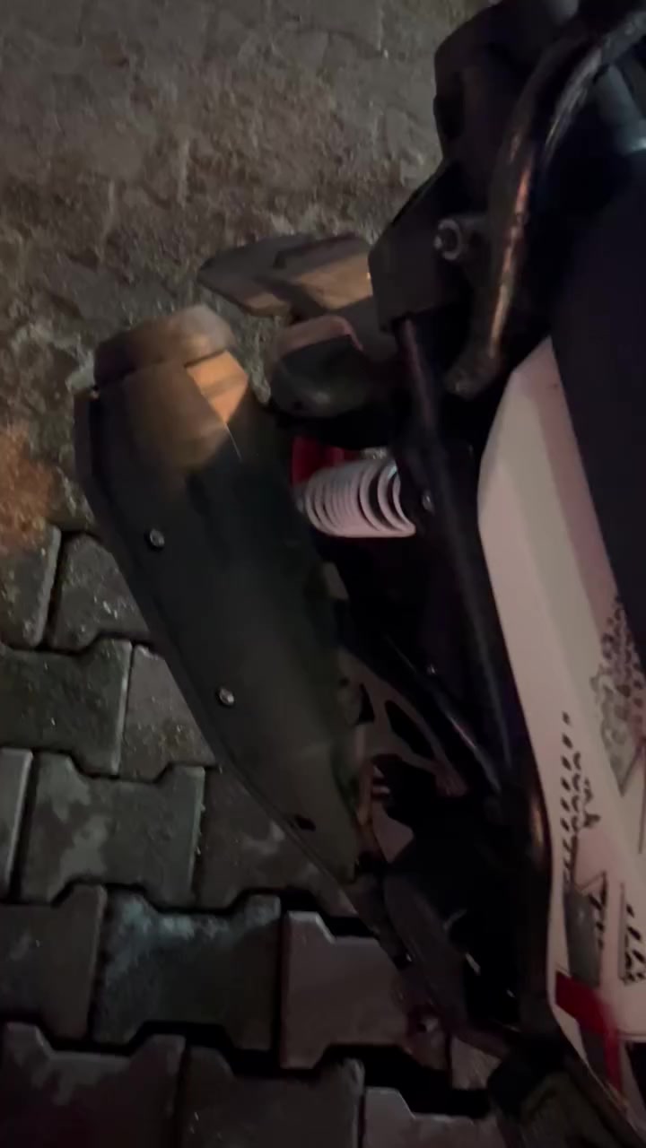 دراجه سكنس جبلي صار. 3 ايام من جبته من بغداد دراجه نازله ربه وصله وياه دراجه كفاله من البرغي مكفولللللللله الدراجه 1550 سعر قفللل الدراجه كفاله 
***********
