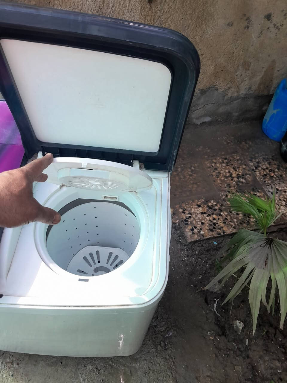 غساله نضيفه للبيع ٦٥ ال زعفرانيه***********
