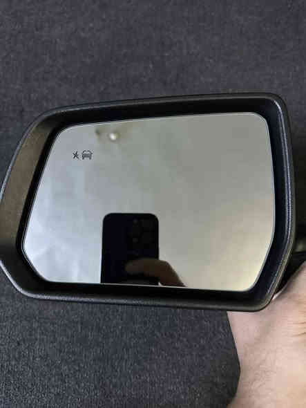 السلام عليكم 

من رخصه الادمن المحترم //

مرايه يسره جهه السايق اصليه تفصيخ ( رادار + اشاره + هيتر ) مال ترافرز 2022 لل 2024 فقط الشكل القديم وشرط الفحص والنظافه , بغداد واتس اب ***********
