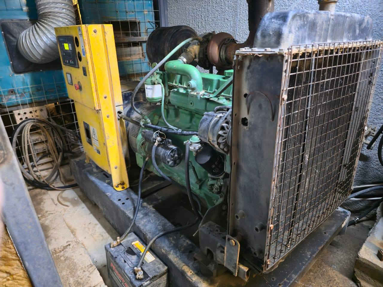 جوندير ٤ بستم سوبر ٦٠ كيفي 
بلادي ممفتوح بلادي محرك وداينمو لا تنقيص لا تبخير برودكشن حمايه إطفاء وتشغيل جاهز اي نقص مابي 
وحاليا شغال على مزرعه وخير من الله شرط الحمل/ للاستفسار الاتصال بلرقم/***********
