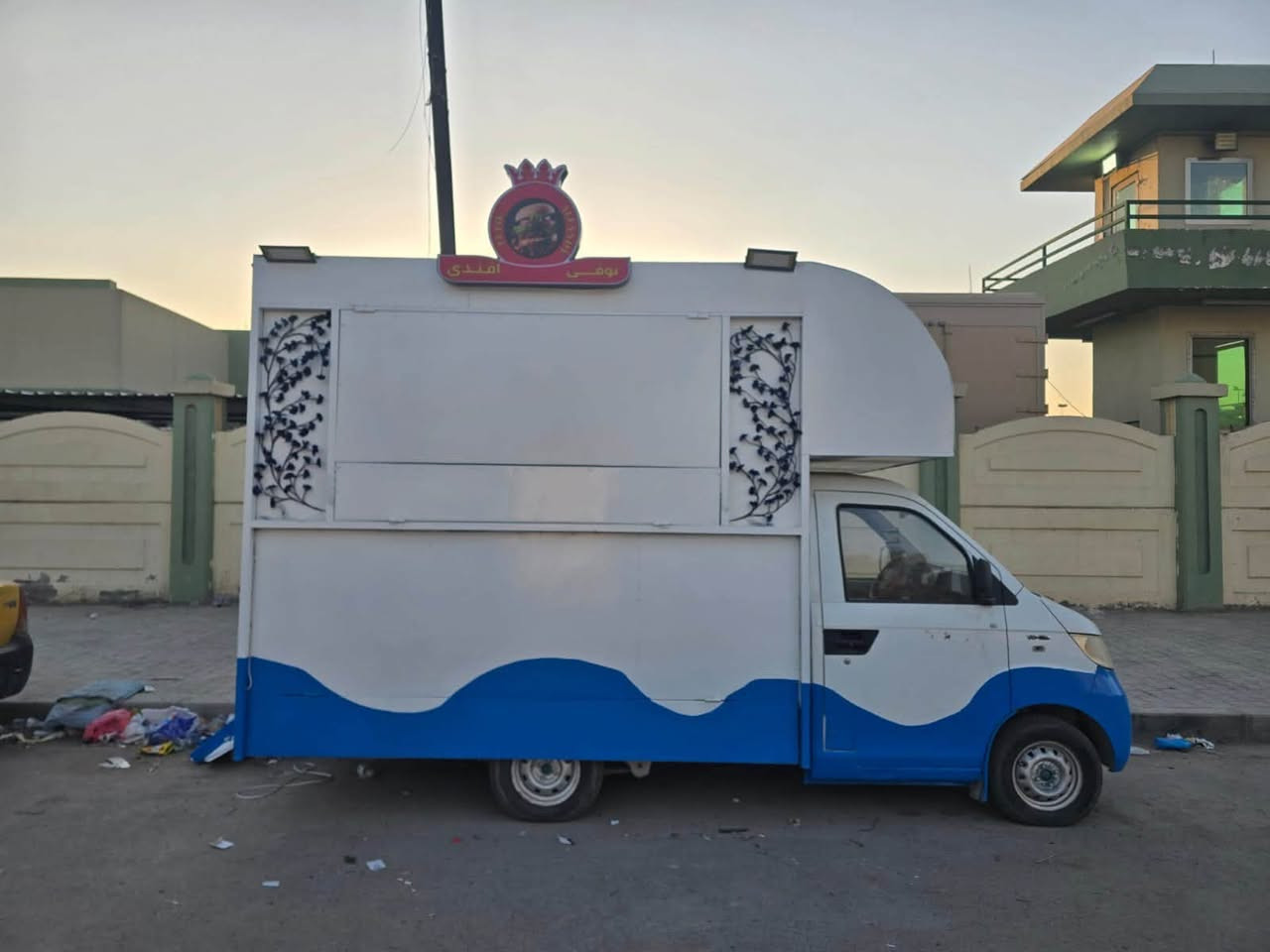 مطعم متنقل ما ناقصه أي شي جديد فوك متصور وجاهز للأخير السياره جديده شيري مديل ١٤ وكفاله من كلشي عنواني بغداد الوزيريه 
السعر ٨٥ وبيها مجال حك الجيه 
***********
