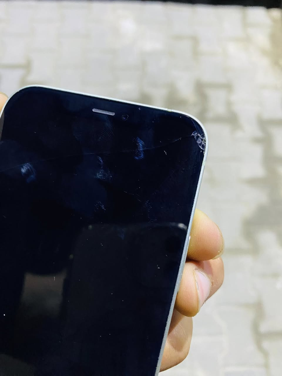 للبيع آيفون 12 عادي
بطارية 100 مبدله ، الشاشة بيه نقطة سودة كلش صغيرة ما تبين وفطر خفيف ما مأثر، الجهاز شغال 100%.
السعر مناسب � 
الاستفسار الاتصال على الرقم 
/***********
