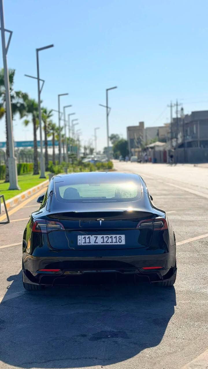 تسلا مودل 3
تسلا للبيع مودل ٣ ستندر 
موديل ٢٠٢٣ ماشية 41 الف كيلو 
اون لاين ومربوطة على التليفون
عليها اضافات بسيطة دفيوزر ولد داخلي وعداد سرعة وكونترول تحكم بالداخل والخارج للسيارة

السيارة قطعة وحدة صبغ الجاملغ الايمن الامامي
وقطعتين باب تبديل بلادي
رقم الشاصي مع الصور
بطارية وكوع وماطور  مكفول 
السعر 160 ورقة وبيها مجال
مكانها بغداد
***********
