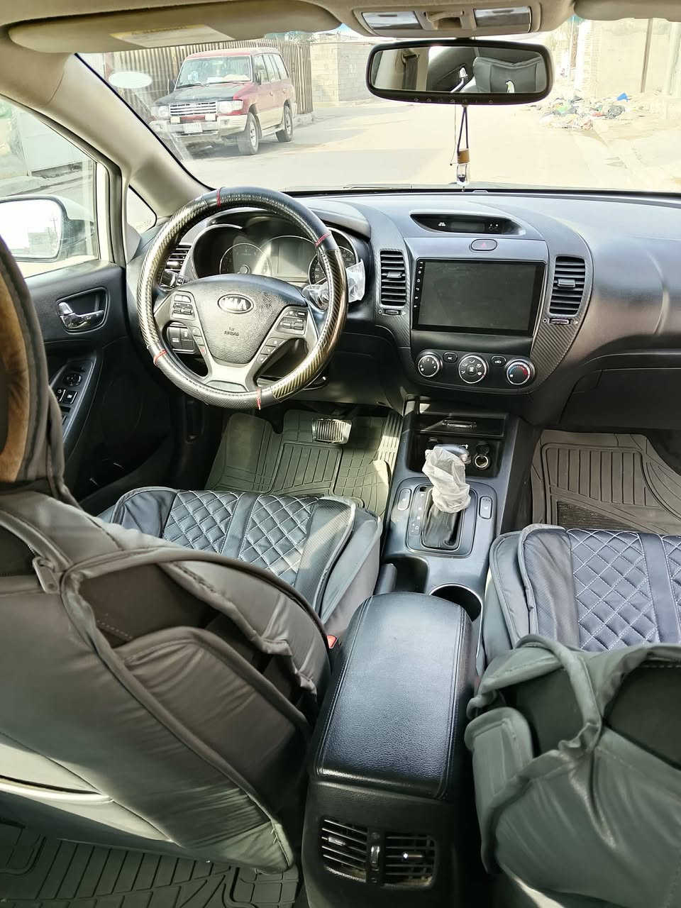 فورتي 14 امريكي بيه باب خلفي فقط صبغ قليل فول مواصفات EX عده بصمه  كشنات تتفئه مري  شفط لد امامي خلفي فتحه سقف صدر كلفني 700الف جديد تايرات جدد تبريد ثلج تحويل مباشر  باسمي  مكاني بغدادتقاطع درويش كير مكينه مكفولات مكينه الفين سنويه 28 هزه جديده هاتف ***********.      سعر 110 بيه مجال لطيبين
