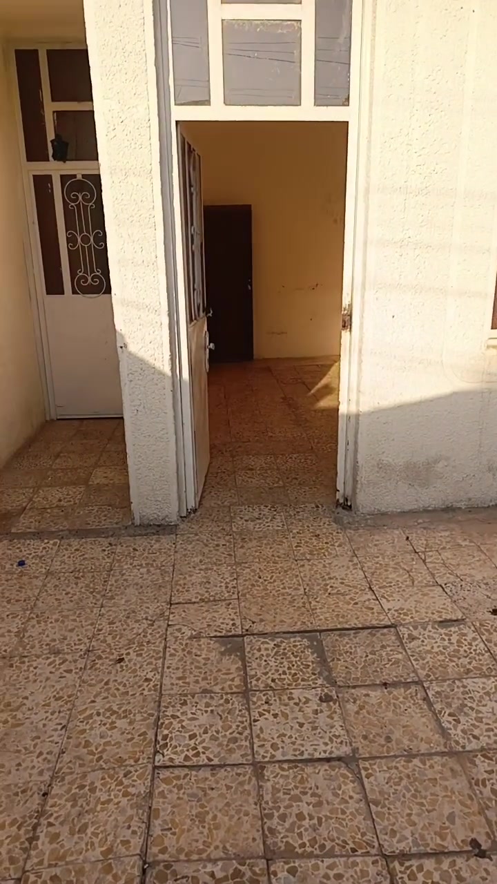 السلام عليكم مشتمل 100متر
الايجار
يحتوي على استقبال +حولي مطبخ+غرفة نوم +منور داخلي +صحيات داخليه و خارجيه
المشتمل مدخلين 
العنوان
مسقط شارع العريض مال عمارة المصري 
المنطقه تبليط وخدمات كامله المشتملة قريب على الشارع العام
السعر200الف التصال على الرقم ***********
ابو غدير
