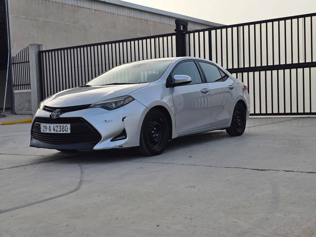 السلام عليكم لبيع كورلا وارد أمريكي موديل 18 حادثهه جاملغ وبنيد بدون دواخل بدون ايرباك  وهنا صار بيهه صبغ قطعه باب خلفي فقط رقم واسط سنويه ل٣٠ مواصفات Le السعر 125$ وبيهه مجال لشراي الشراي يتصل ويدلل مكان السياره واسط الكوت مركز المدينه رقم الهاتف ***********
