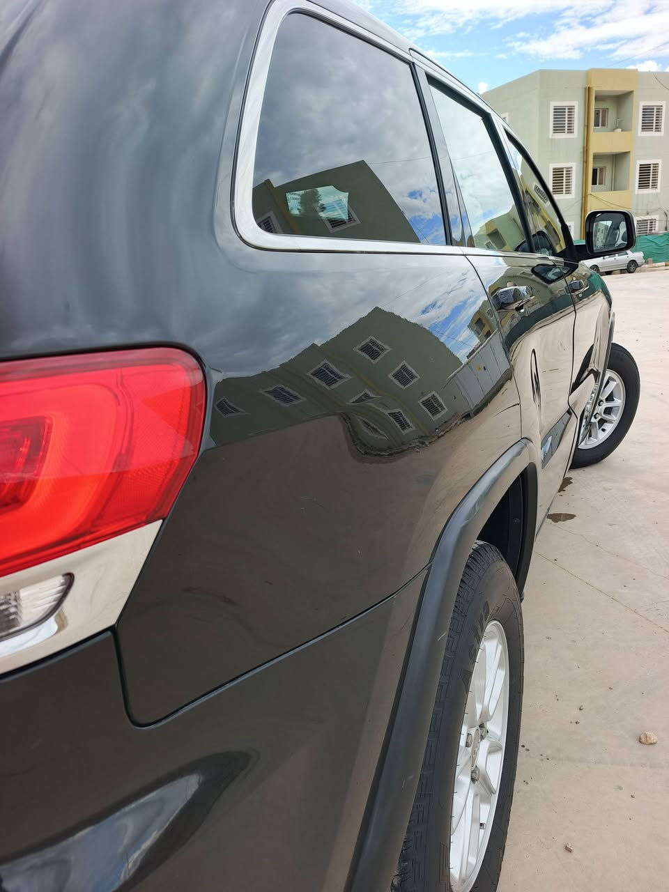 جيب لاريدو للبيع
موديل ٢٠١٧ لون اسود
ثلاث قتع امامي مصبوخ بيها شوية دواخل
سنويه و رقم جديد  ٢٠٣١ شرط تحويل غرامات
كوبون بنزين ويا سيارة جايزة و مابي دينار مصرف
كير محرك شرط ما ممفتوح
مكان كركوك سعر ١٦٥ بيها مجال قليل
***********
***********
