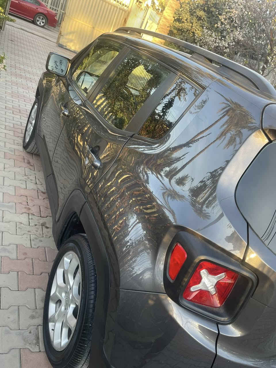 السلام عليكم جيب للبيع                                             مويل٢٠١٨
حادثه بالمنشور 
السياره مابيه كل نقص جاهزه
مكان السياره كاضميه
السعر ١٠٧ وبيه مجال 
للستفسار 
***********
***********
