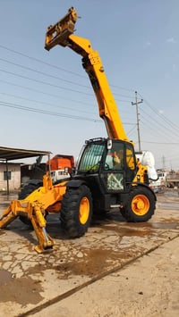 للبيح شفل جى سى بي موديل ٢٠٠٥فول عادى جگ سنتر محرك سوبر رقم اربيل واتس...