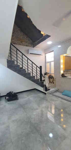 السلام عليكم 
بيت المساحه 100 متر 
الموقع شارع القاضي بناء 2023 
السعر 145 مليون 
مطلوب اسكان 40 مليون 
بل نقد 105 
40 تحويل اسكان 
للاستفسار ***********
