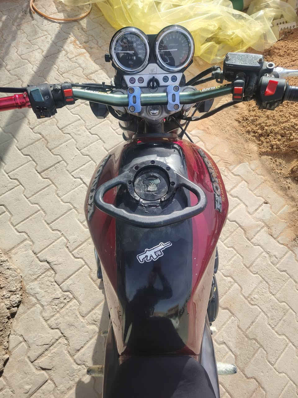 سلام عليكم بطح سي بي فور جيل اول دراجه نضيفه تخم تايرات باتري جديد كرهبايات اوراق مدفوع كمرك شغاله نقصهه بس تنضيف كابريترات الشراي يتصل ***********  السعر مليون و200 المكان ديوانيه
