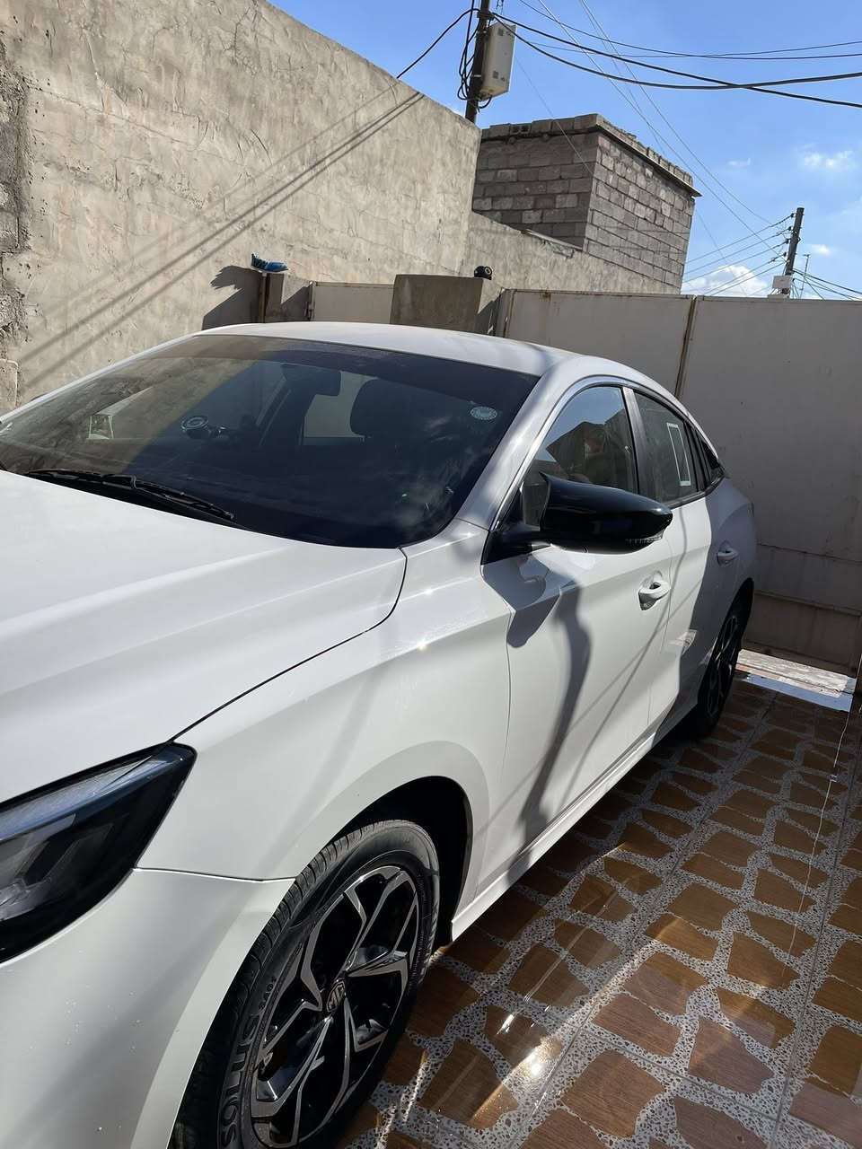 سلام عليكم سيارة mg gt2025كير عادي مكفولة من الصبغ لون ابيض انا شادلها سماعات دمام وارضيات وانارة داخلية 
مكان سيارة اربيل 
للتواصل ***********
