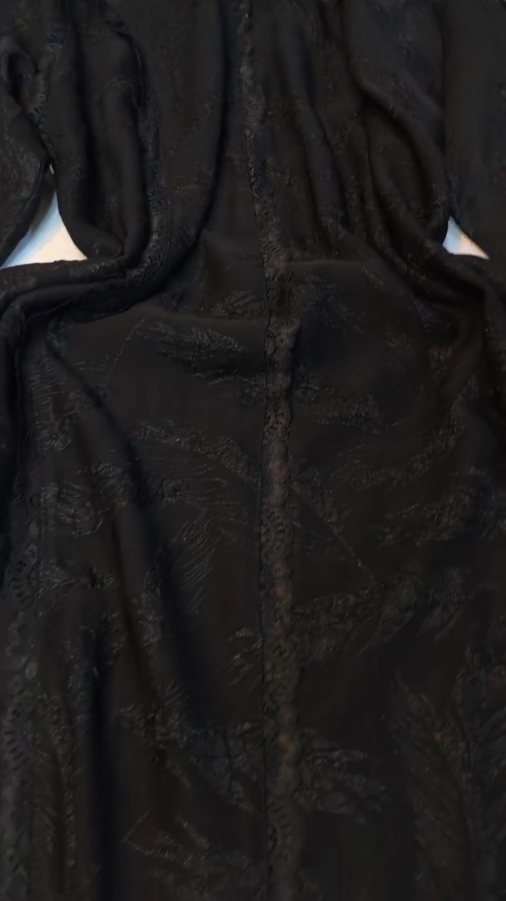 عباية تموت قياس لارج طول ١٥٨
سعر ١٥ 
تاكدو من قياسكم وطولكم قبل الحجز رجاءً


**إذا كنت صاحب هذا الإعلان وتريد حذفه لأي سبب، رجاءا أرسل رسالة إلى الدعم الفني**