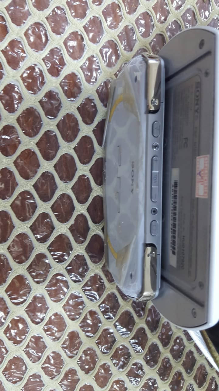 مهكر احدث اصدار ثابت ذاكره داخليه 16 والخارجيه 4 متروس العاب والنضافه واضحه بل صور مع شاحنه مع كيبل عرض عل شاشه  مع حافضه sonyسعر ١١٠ الف  شراي اتصل عل رقم أ و ماسنجر  *********** بغداد زيونه ما جاوب تعليق شراي اتصل وتدلل
