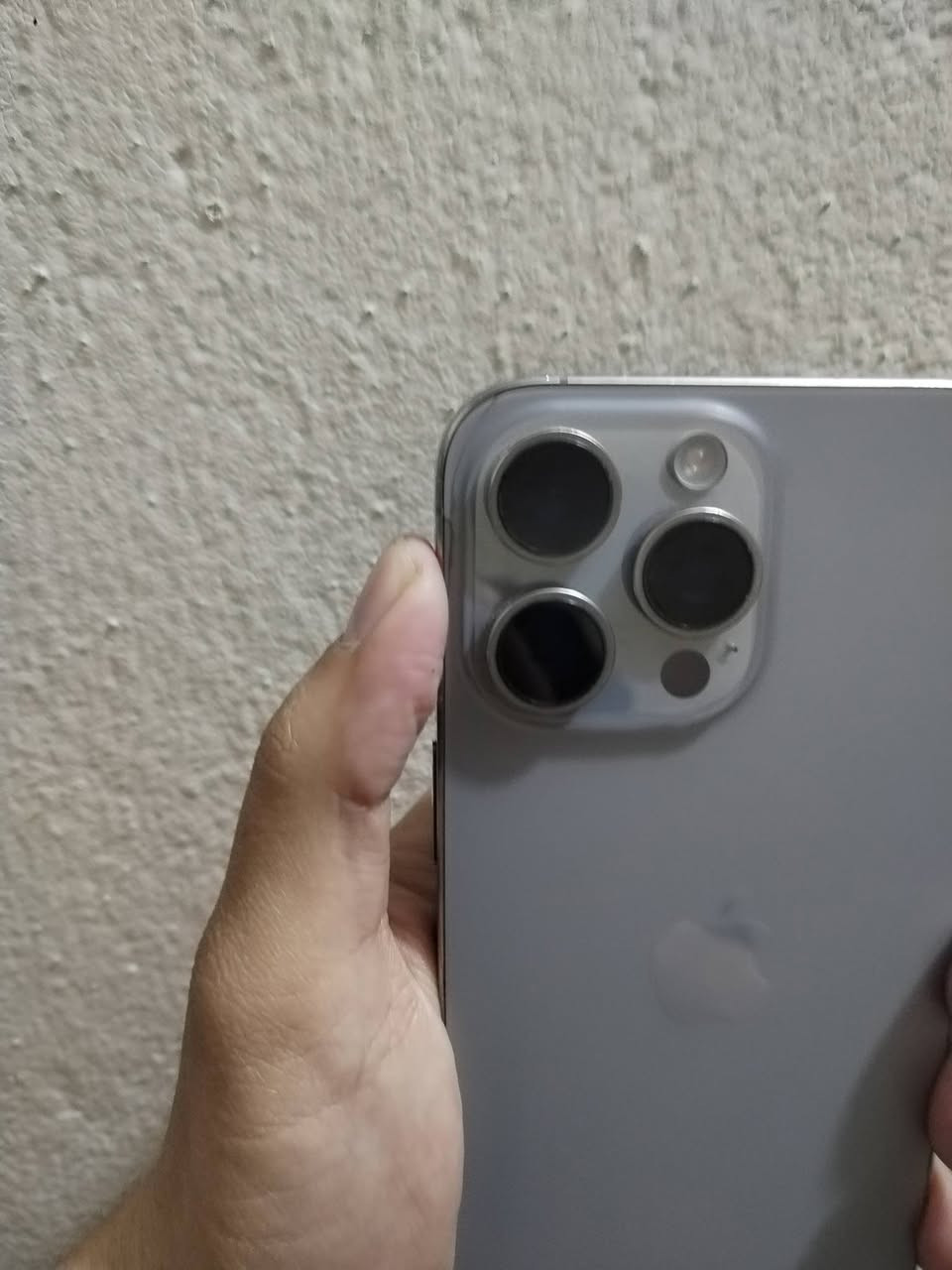 ايفون 15 برو ماكس
ذاكره 256
بطاريه 86ماستر A/AA
شاشه🪛🪛شركه ابل تفصيخ
الدكمه متعلي بس
فيس ايدي شغال 
السعر 750
***********
