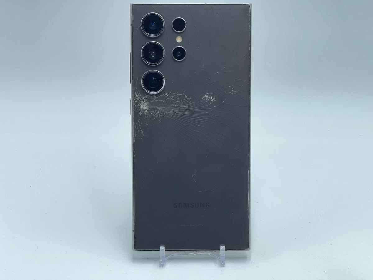 Samsung Galaxy S24 Ultra 256GB (Titanium Gray)

بطارية 98%، IMEI Clean، مفرمت وجاهز للاستخدام.
الجهاز مقفول على شبكة (Carrier Locked).

الحالة:

- الشاشة واللمس يعملان بشكل طبيعي.
- كسر في الزاوية العلوية اليمنى للشاشة.
- الظهر الخلفي مكسور.
- الكاميرات تعمل بشكل طبيعي.
- بدون قلم S Pen.
- الجهاز فقط بدون ملحقات.

يباع بالحالة الحالية.
السعر .585.000 الف قفل بدون عملة
مكاني بغداد البياع
*********** بغداد, العراق
